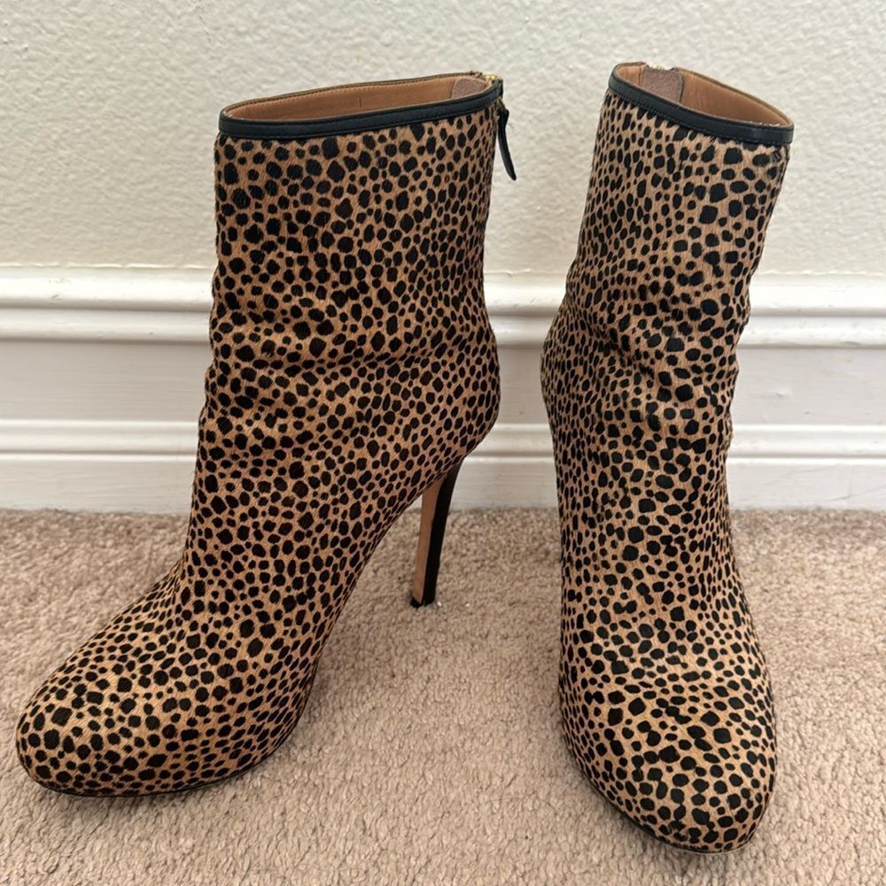 Ann Taylor wedge boots zip back leopard work once 7.5